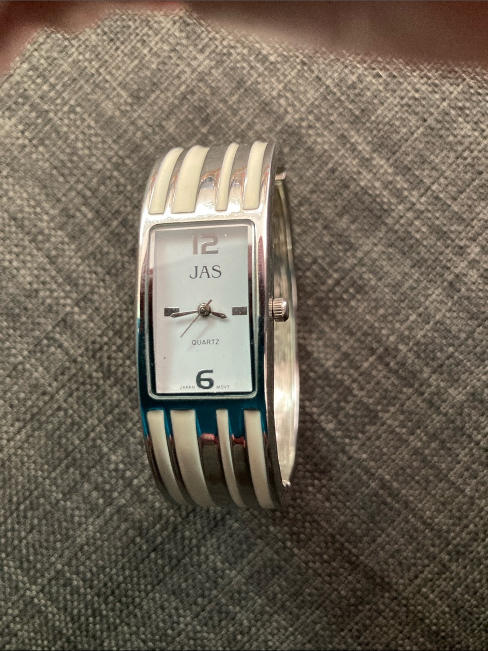 Vintage Women's Quartz bangle Bracelet Watch in Silver & Cream